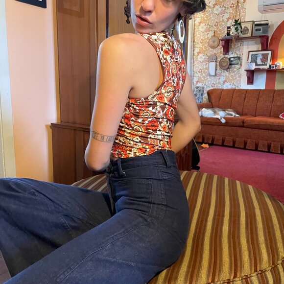 Plunge 70s style orange floral print MOD style sleeveless crop top! - Picture 8 of 13